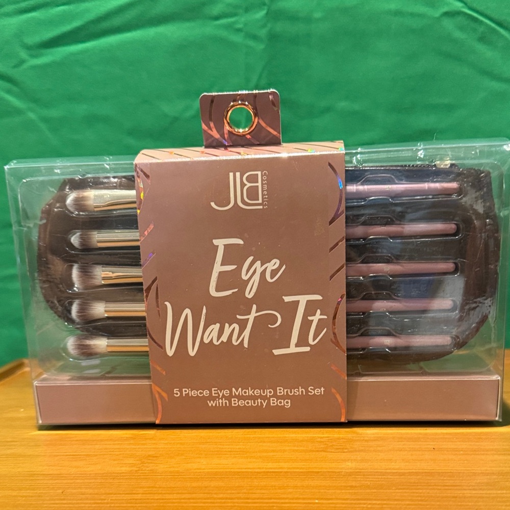 Eye Want It 5 Piece Eye Makeup Brush Set with beauty bag